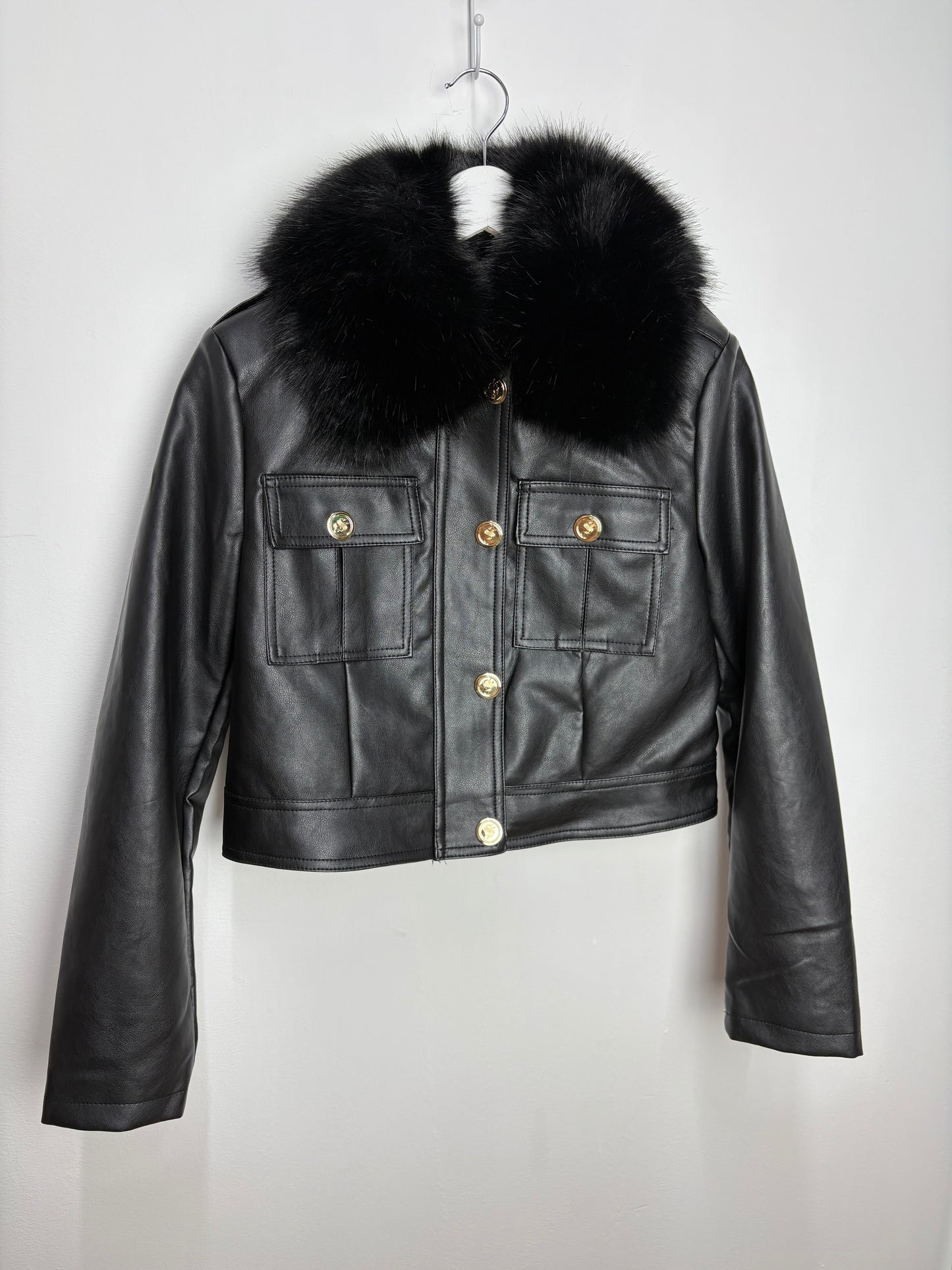 Chaqueta oscura pelo