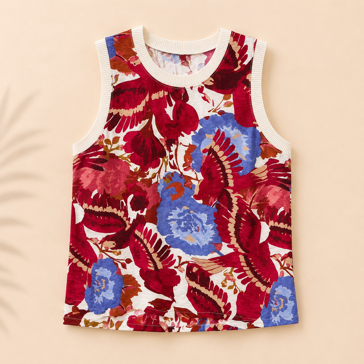 Top de mujer estampado floral multicolor en rojo azul y burdeos con cuello redondo y detalles de punto en contraste Trapío
