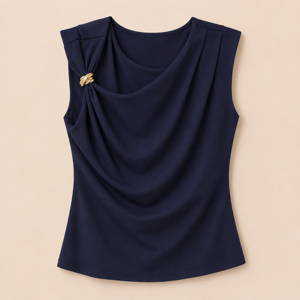 Blusa azul marino con escote drapeado y detalle dorado – Trapio