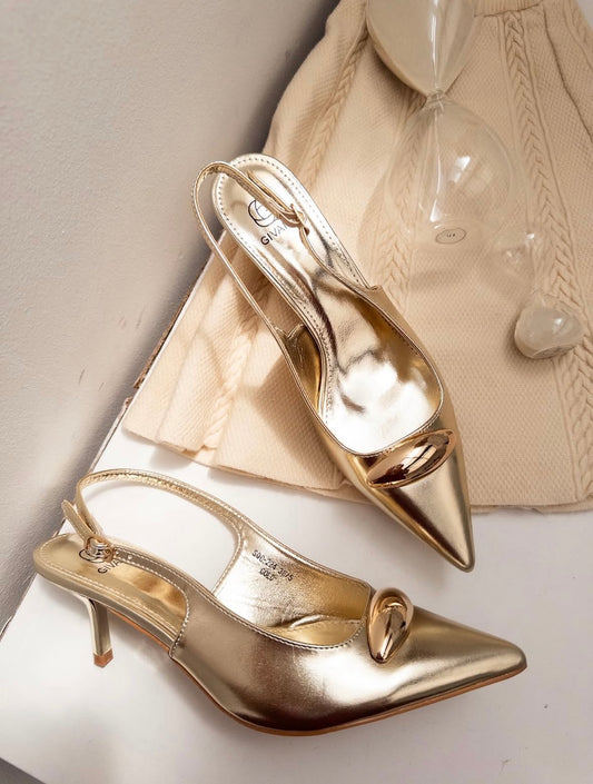 Tacones dorados hebilla