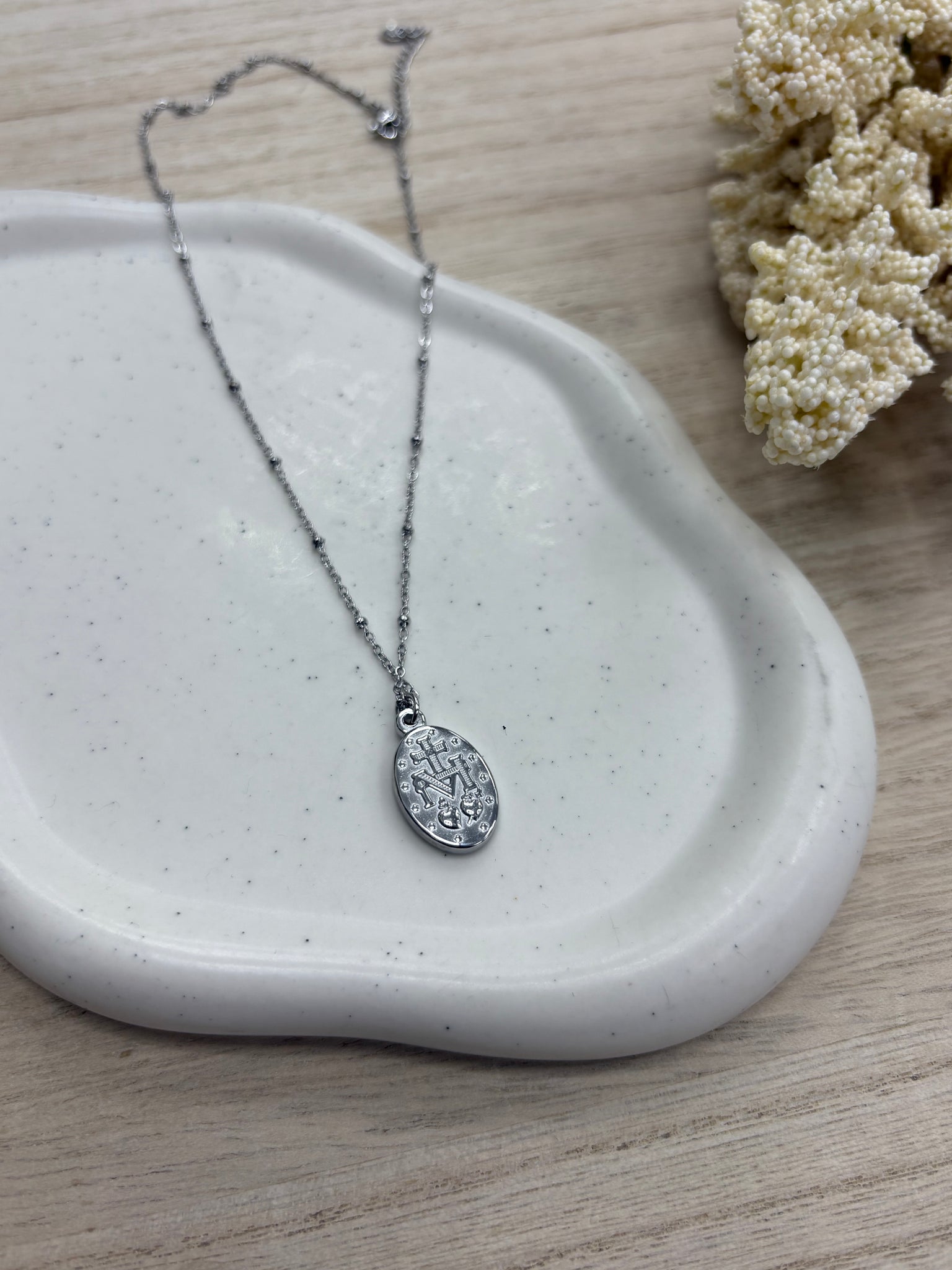 Medalla Virgen Milagrosa Trapío – Acero inoxidable plateado