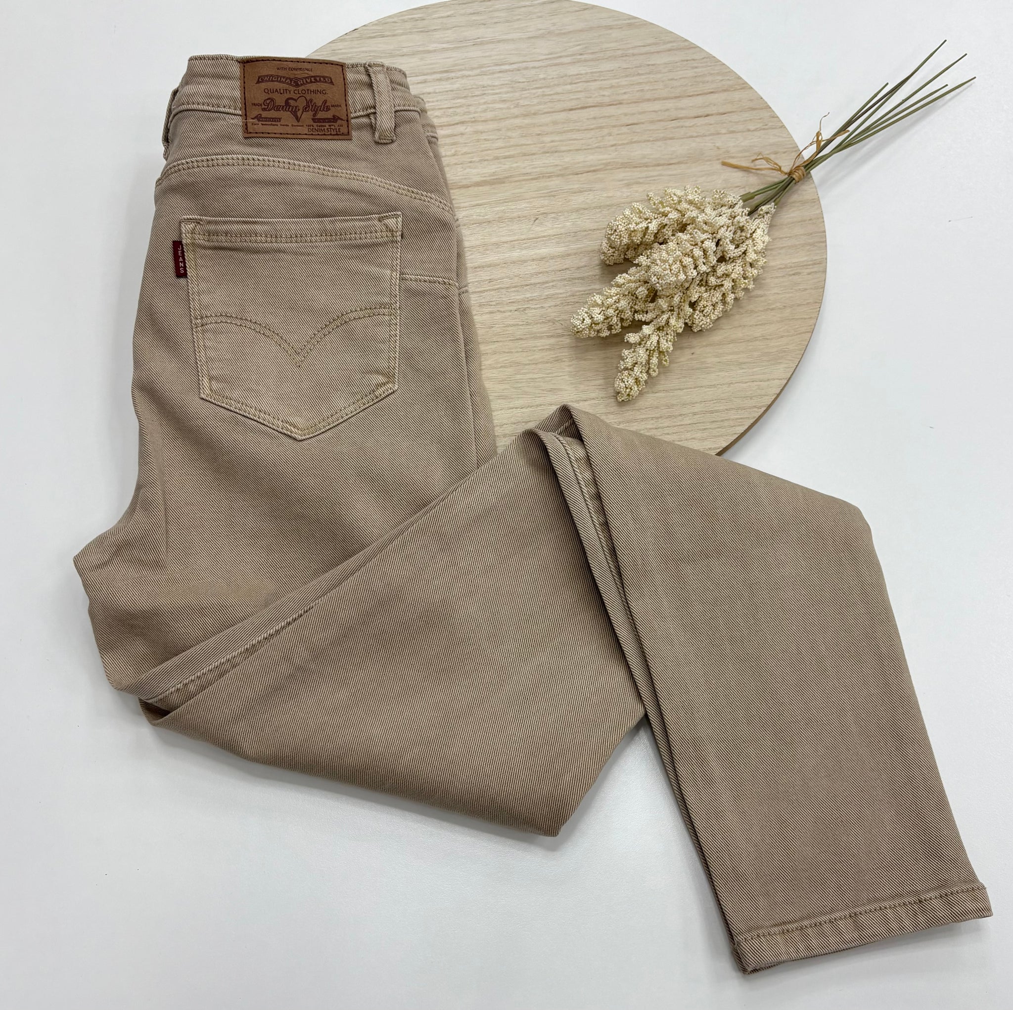 👖 Pantalón Pitillo “Sierra Arena” en tono beige arena – Trapío
