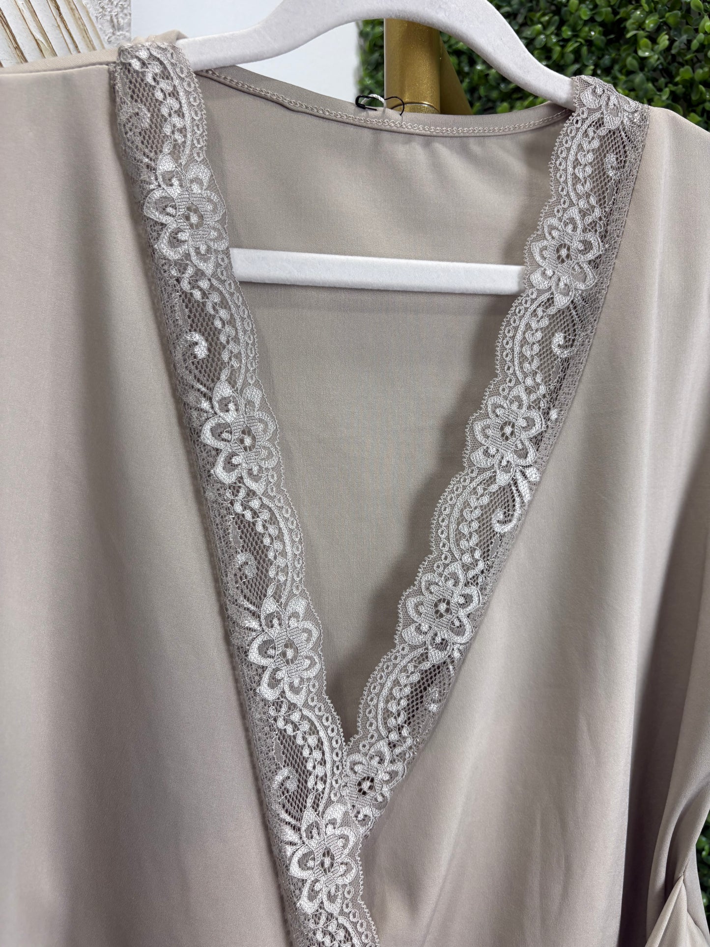 Blusa lenceras manga taupe