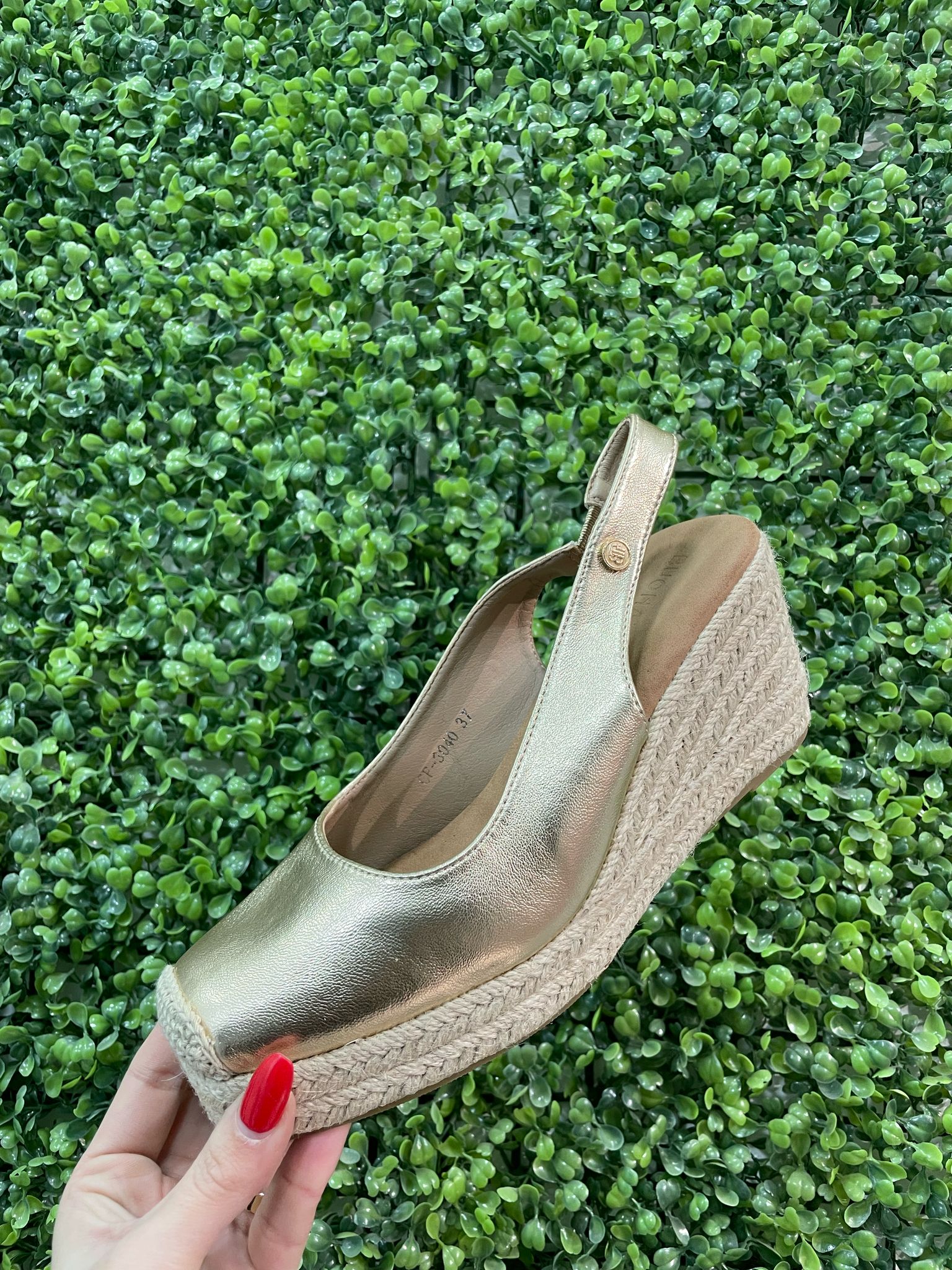 Zapatillas cuña oro