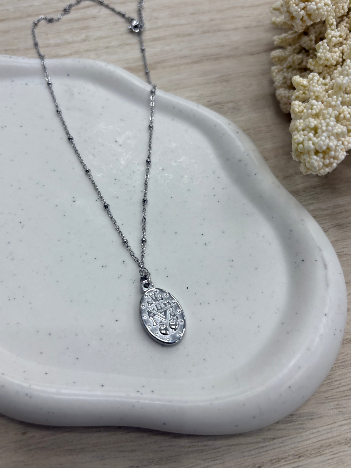 Medalla Virgen Milagrosa Trapío – Acero inoxidable plateado