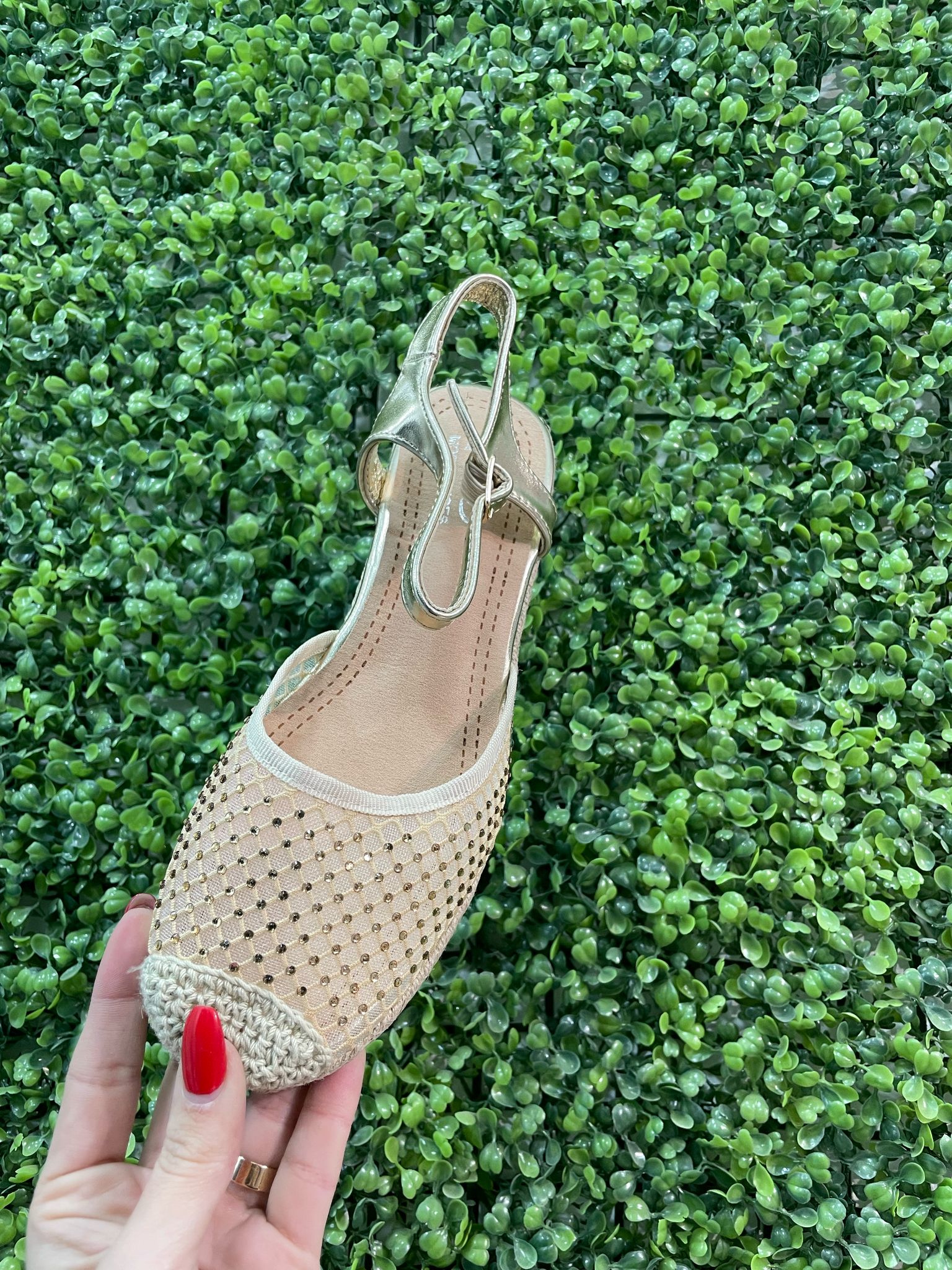 Zapatillas media cuña doradas