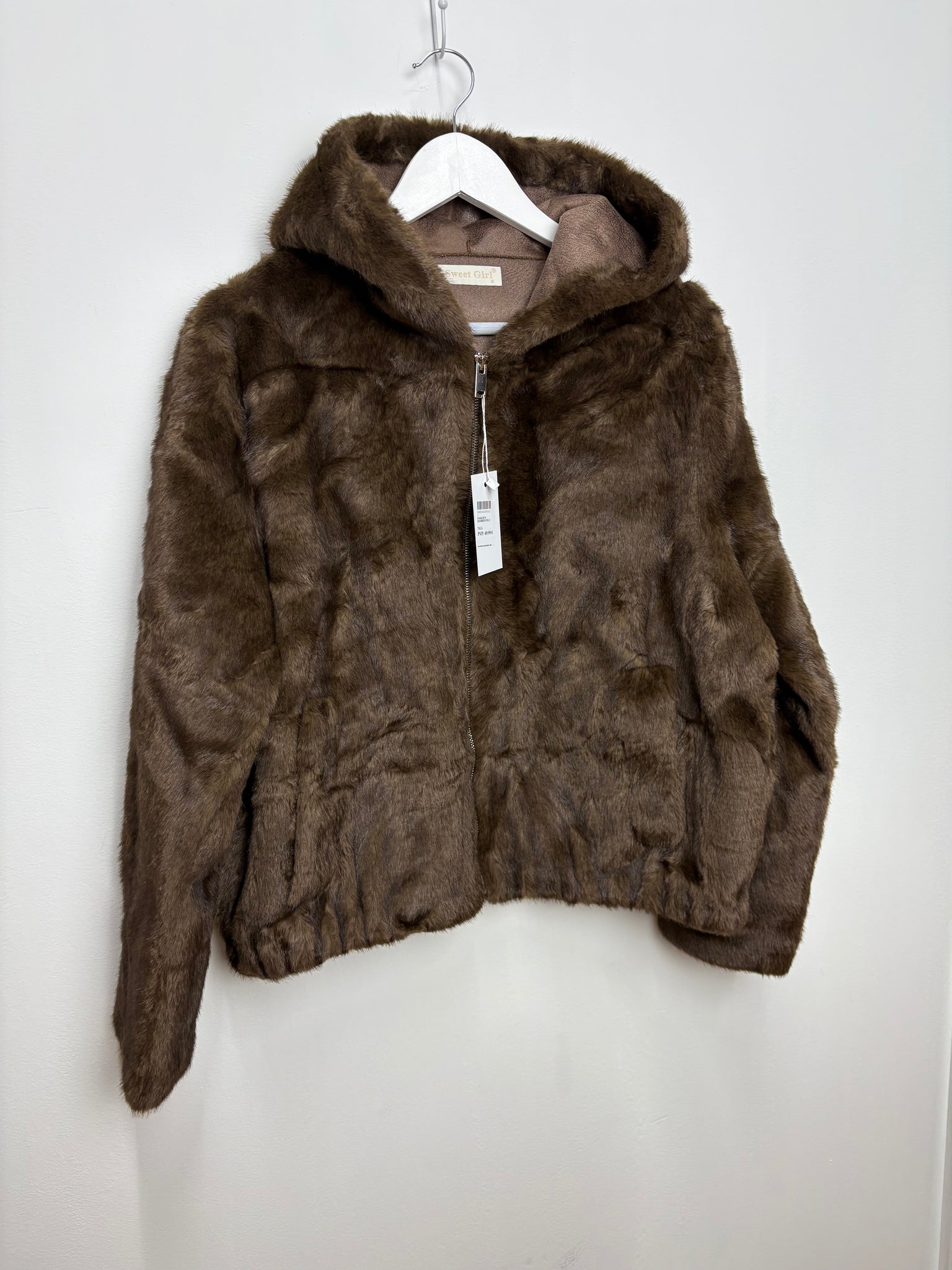 CHAQUETA DE PELO SINTÉTICO TIPO BOMBER CON CREMALLERA Y GORRO – MUJER marrón Trapío