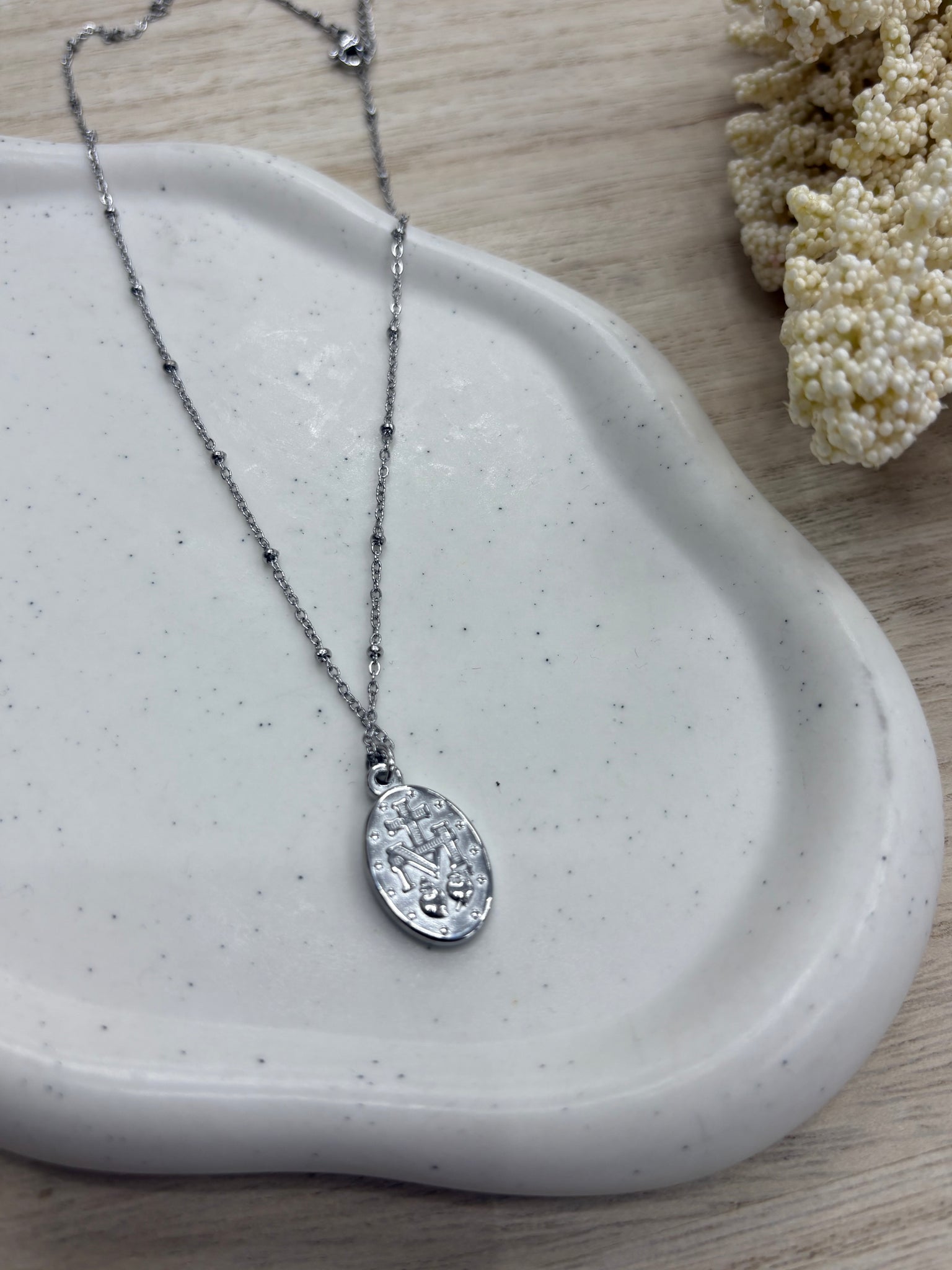 Medalla Virgen Milagrosa Trapío – Acero inoxidable plateado