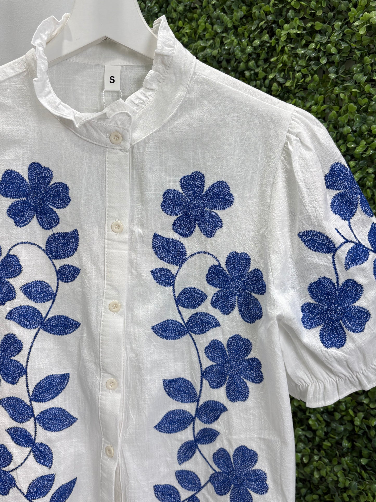 Camisa bordada flores Tisel azul