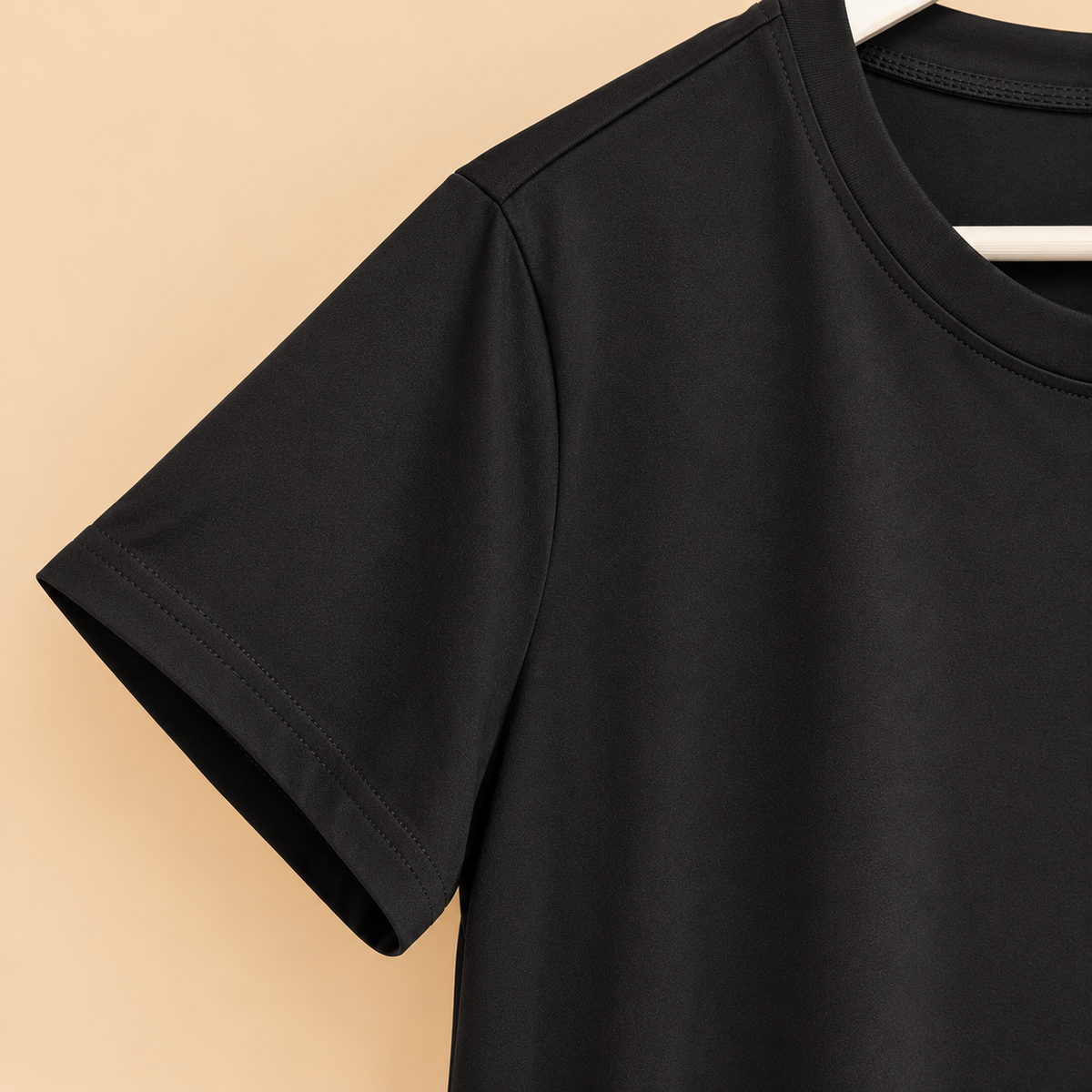 Camiseta Básica Negra de Manga Corta y Cuello Redondo