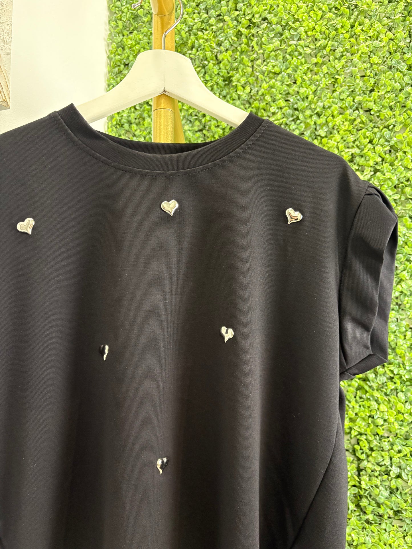 Camiseta corazón negra