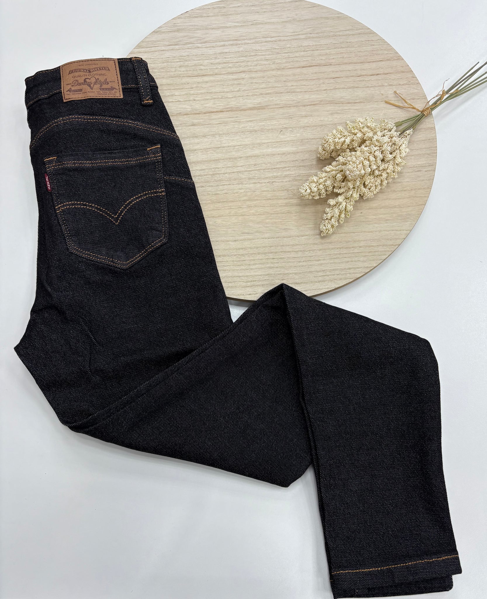 👖 Pantalón Pitillo “Monte Negro Denim” en tono vaquero negro – Trapío