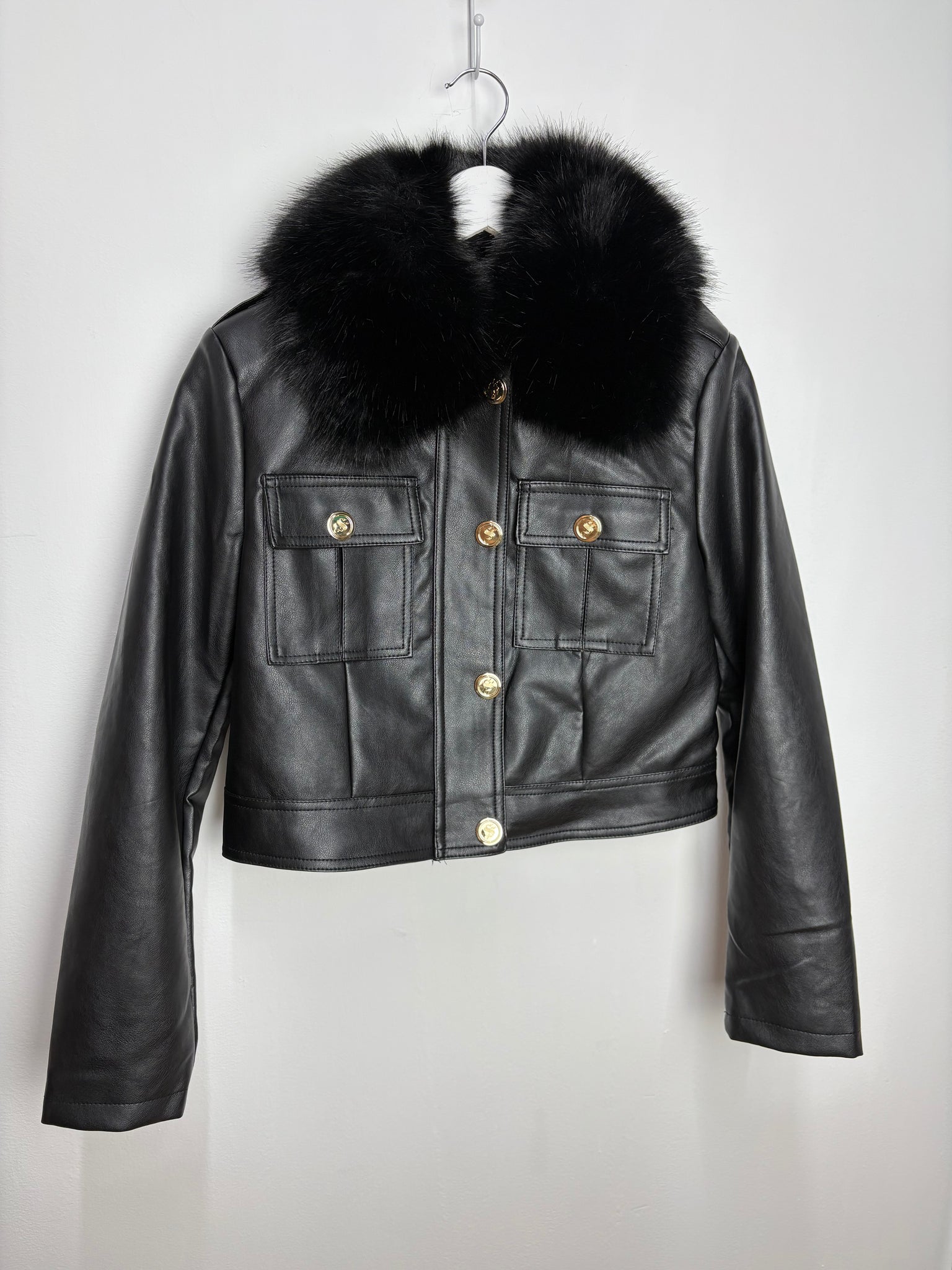 Chaqueta oscura pelo