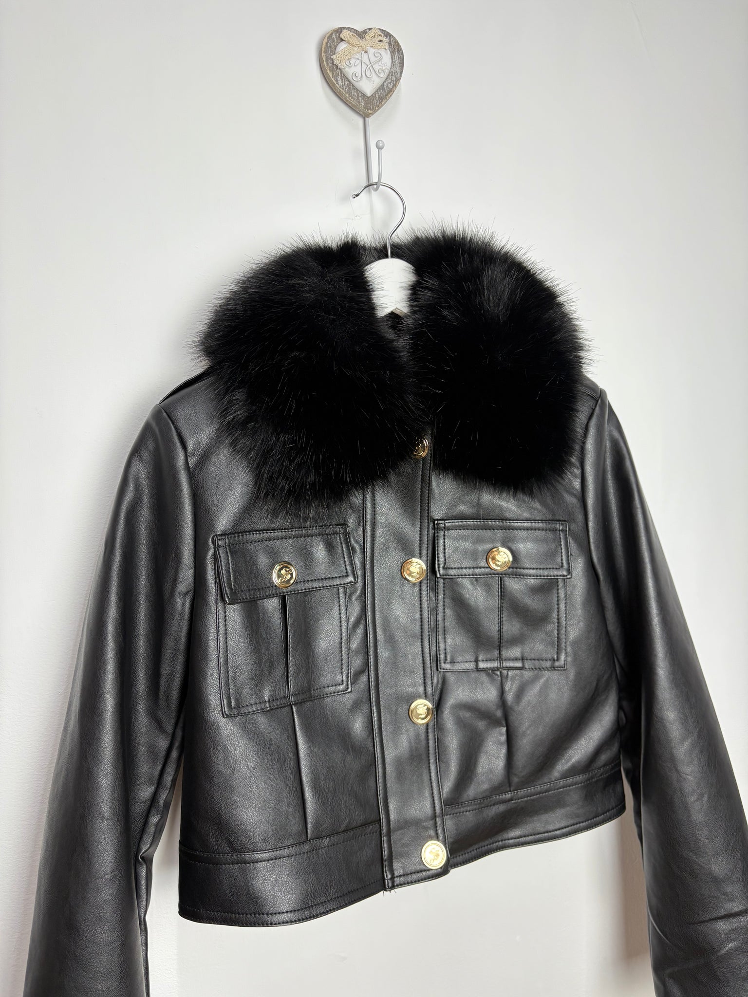 Chaqueta oscura pelo