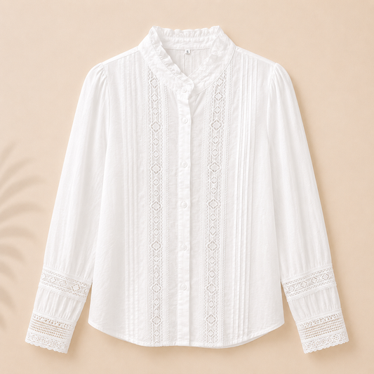 Camisa de mujer blanca con cuello mao, detalles de encaje, tablas verticales y manga larga abullonada estilo romántico Trapío