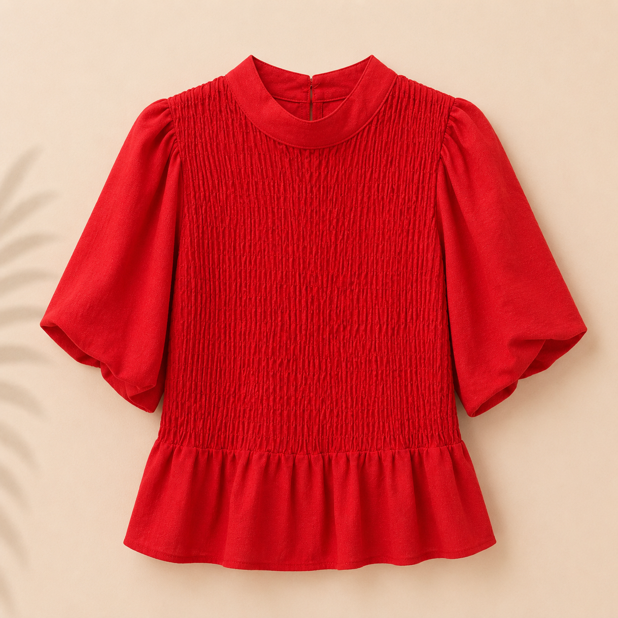 Blusa Roja de Mujer con Cuerpo Fruncido, Manga Corta Abullonada y Bajo Volante Estilo Peplum – Elegante y Favorecedora Trapío