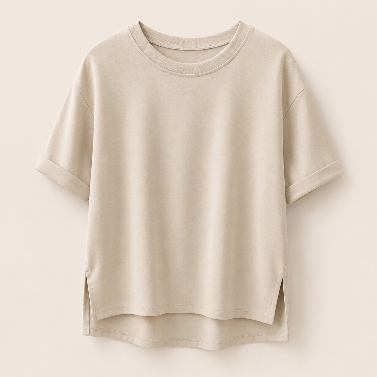 Camiseta beige oversize de manga corta con aberturas laterales Trapio