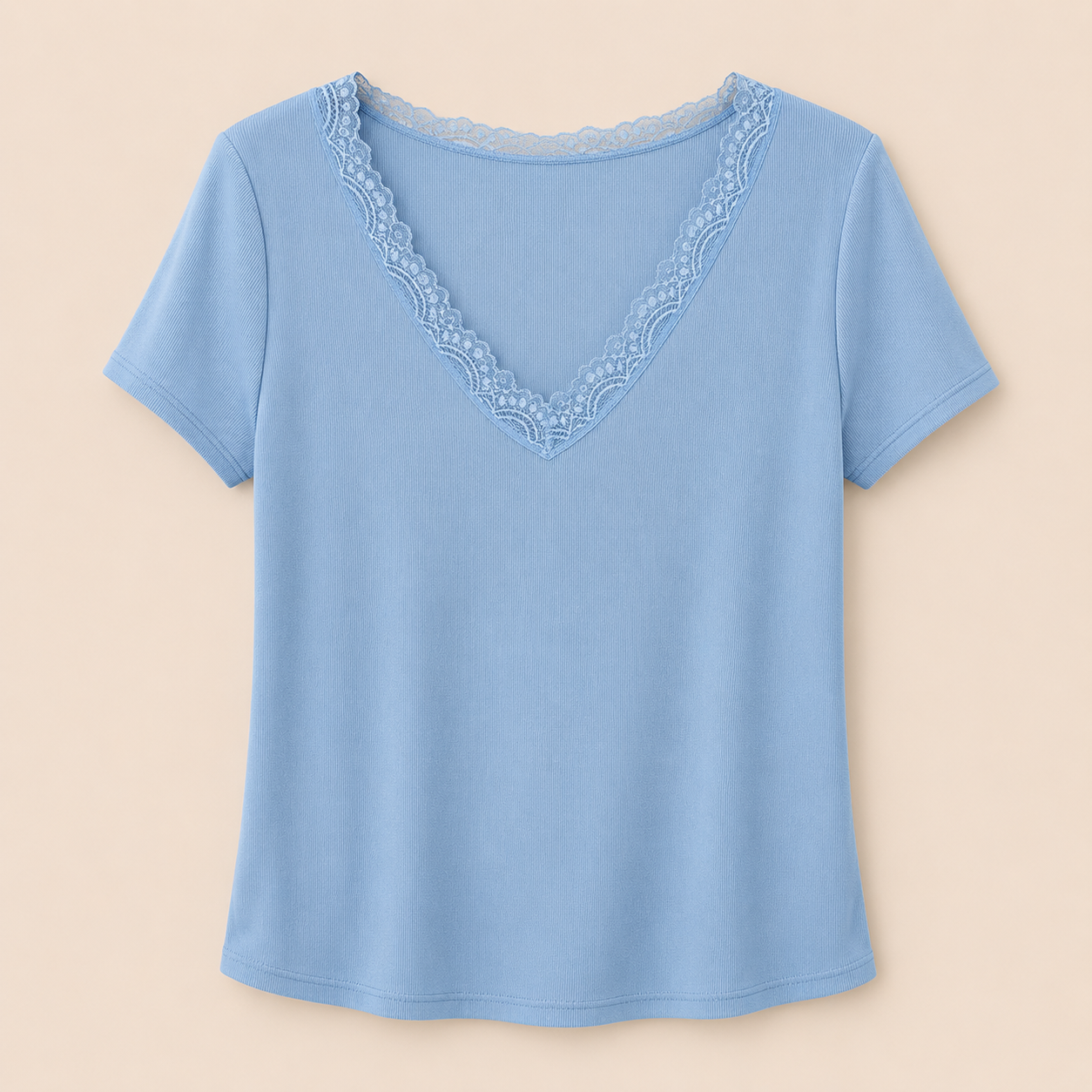 Camiseta Celeste con Encaje en Escote Trapio