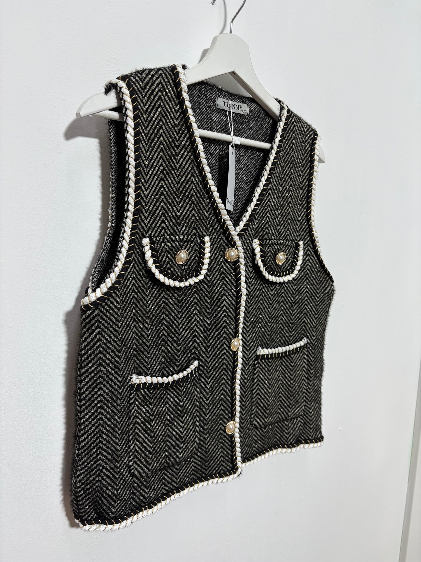 Chaleco Sierra Nevada – Tono Oscuro con Hilo Dorado -Trapío