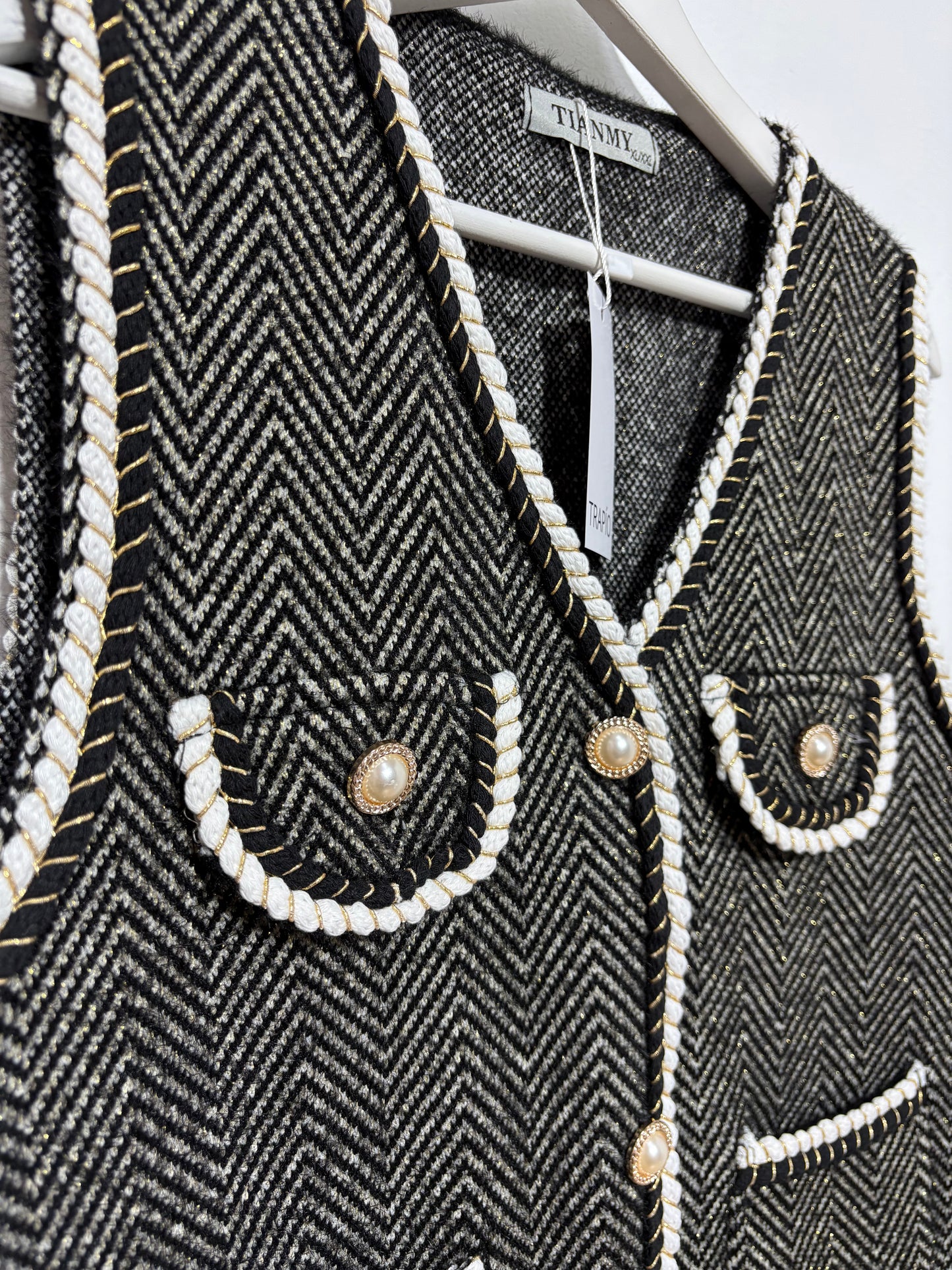 Chaleco Sierra Nevada – Tono Oscuro con Hilo Dorado -Trapío