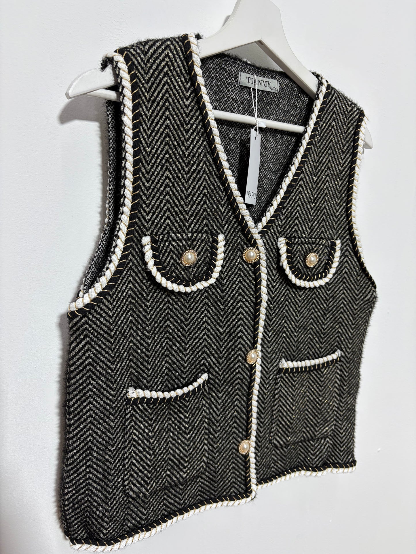 Chaleco Sierra Nevada – Tono Oscuro con Hilo Dorado -Trapío