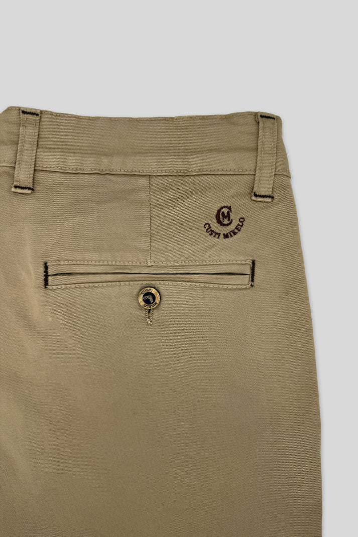 Pantalón chino beige