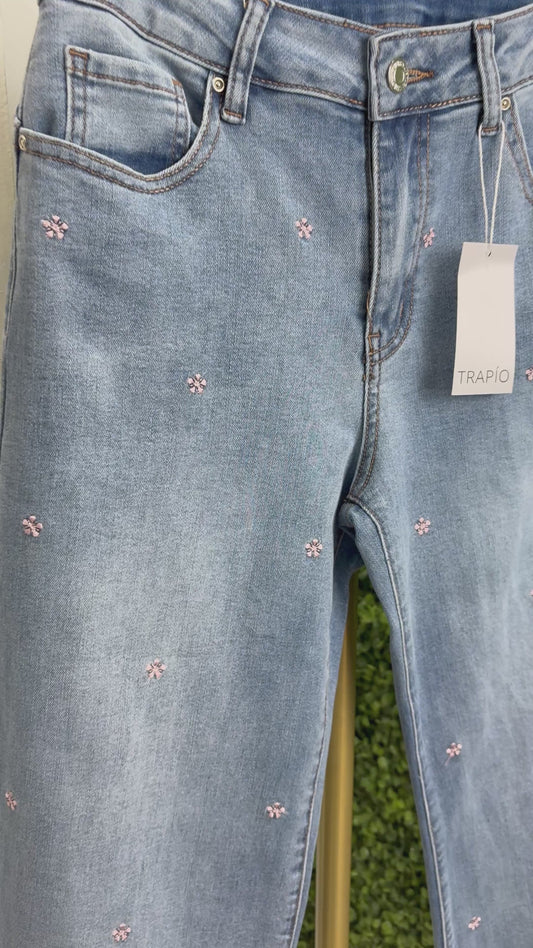 Pantalón vaquero bordado flores rosas